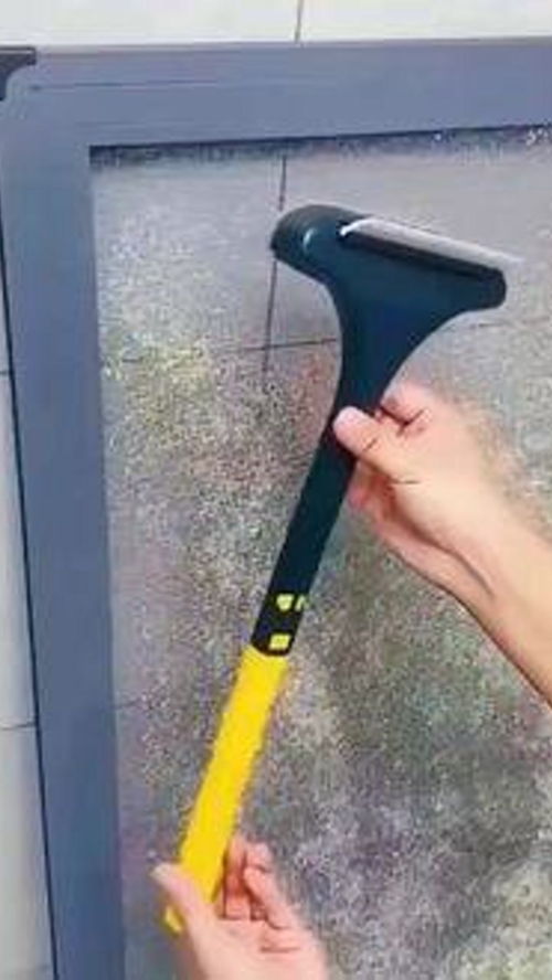 擦一面,兩面都干凈的清潔刷,就算是擦玻璃都不在話下 兩面清潔刷